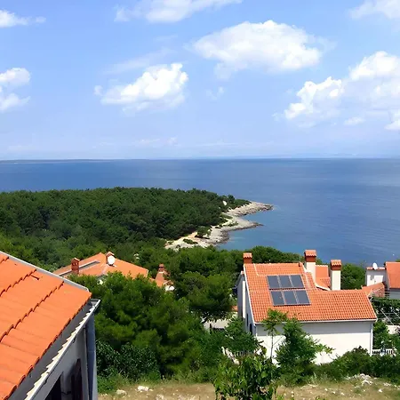 Near In 14856 Apartman