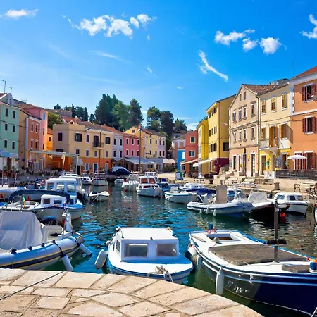 Near In 14856 * Mali Losinj