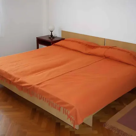 Near In 14856 Apartman *