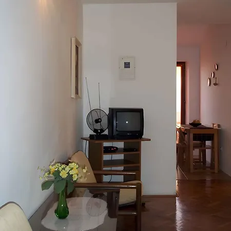 Near In 14856 شقة مالي لوشينغْ